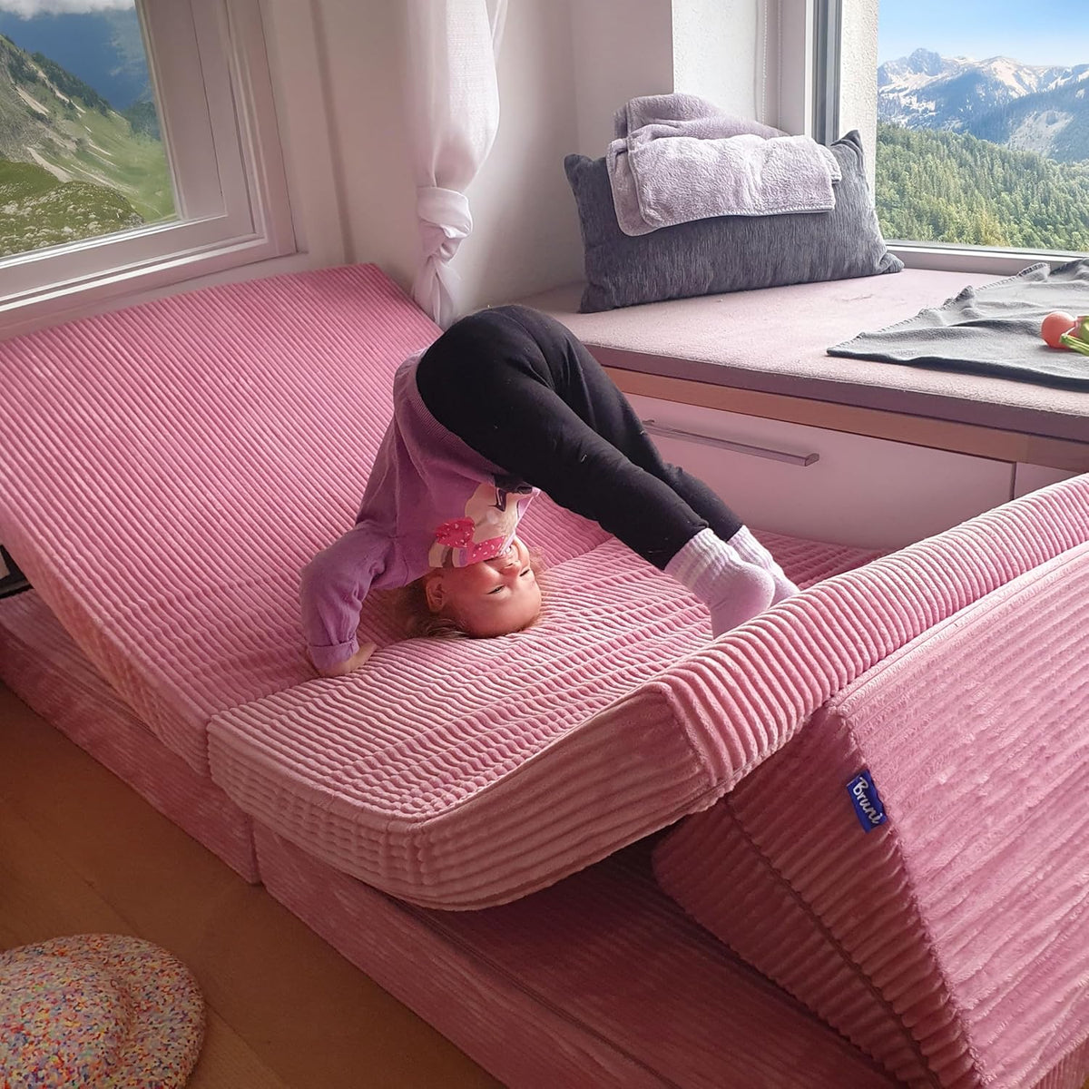 Sofá de juegos Bruni de pana para niños en color rosa: sofá XXL grande para la habitación infantil, sofá cama con funda de pana suave extraíble, diseñado en Austria