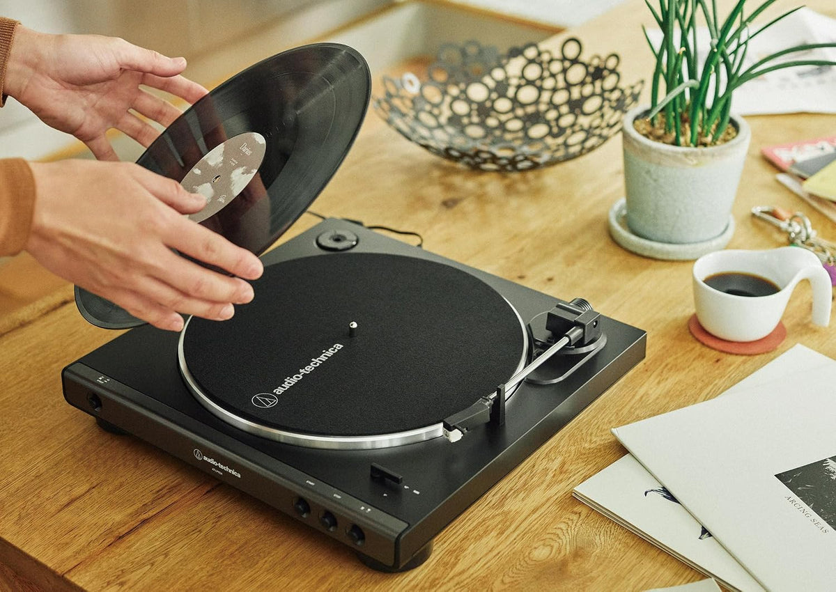Tocadiscos estéreo analógico totalmente automático de transmisión por correa AT-LP60X, 33 1/3 y 45 RPM, negro