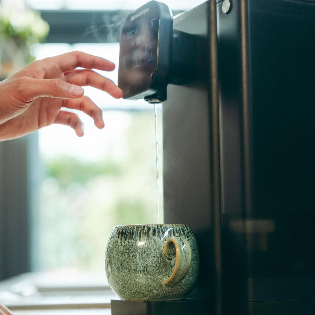 Sistema de ósmosis inversa de sobremesa OsmoFresh Fusion Air, dispensador de agua caliente, filtro de minerales, 3x UVC, relación de residuos 2:1, certificado por TÜV