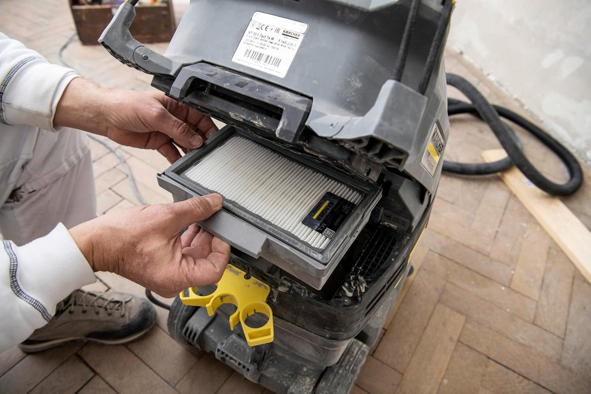 Aspirador en seco y húmedo Kärcher NT 30/1 Tact Te Basic M, Potencia: máx. 1380 W, filtro de pliegues planos, depósito: 30 l, manguera de aspiración: 4 m, boquilla para suelos (300 mm), toma de corriente automática