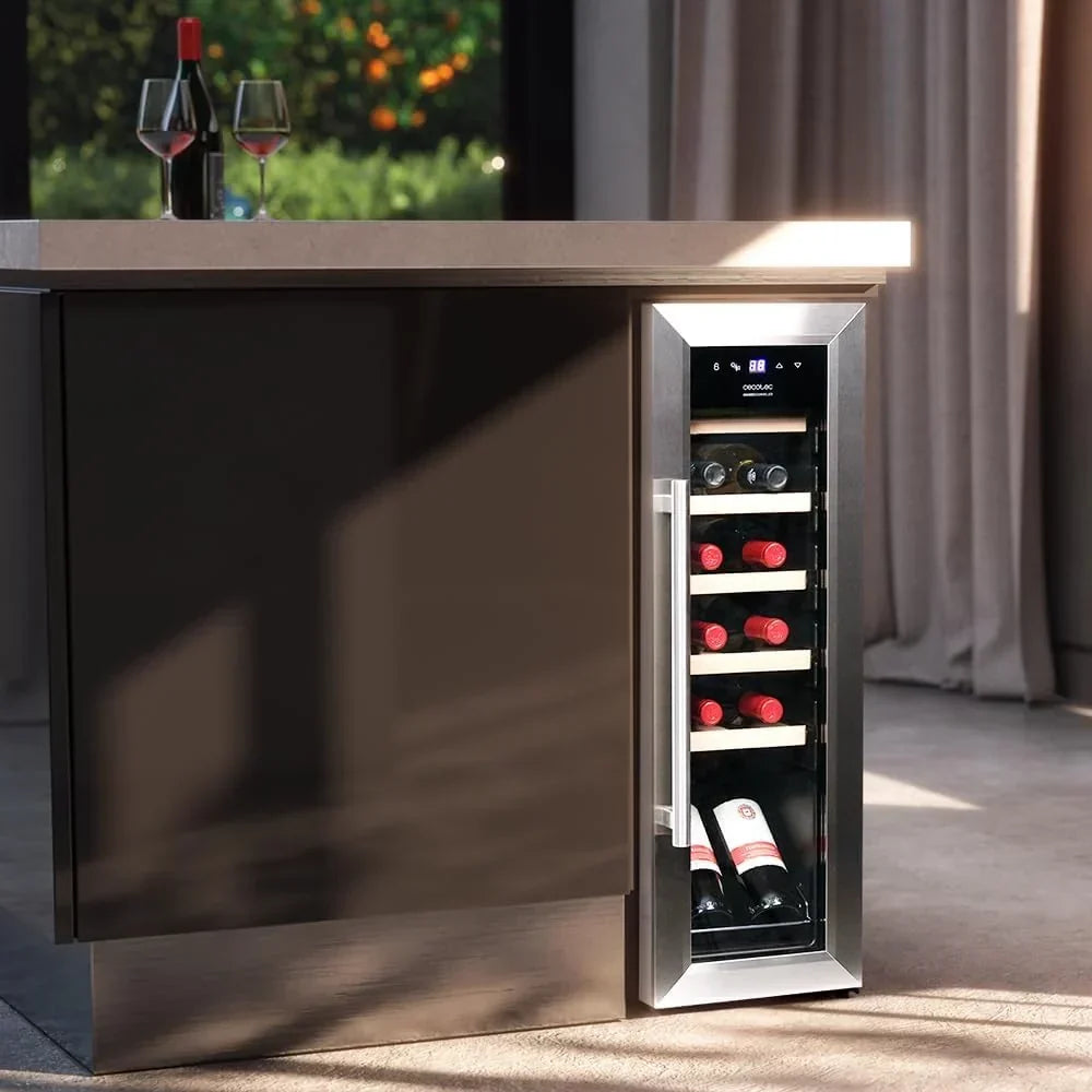 Cecotec Vinoteca de libre instalación Bolero GrandSommelier 1250 CoolWood. Nevera para vinos con capacidad para 12 botellas, temperatura ajustable de 8-18 ºC, luz LED y estantes de madera.