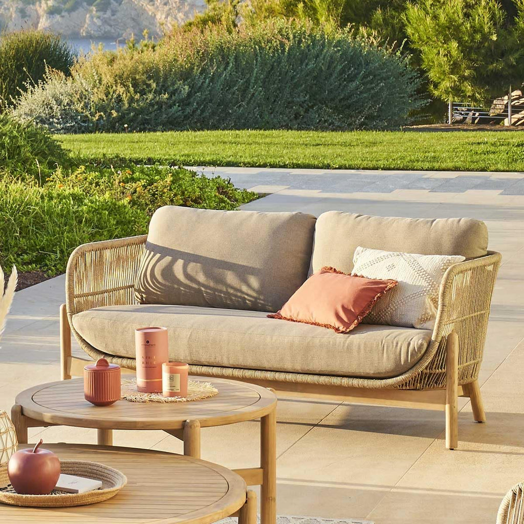 Hespéride – Sofá de jardín Deona en color topo y acacia – 2 plazas – Cojines desenfundables e hidrófugos – Muebles de jardín, terraza y balcón