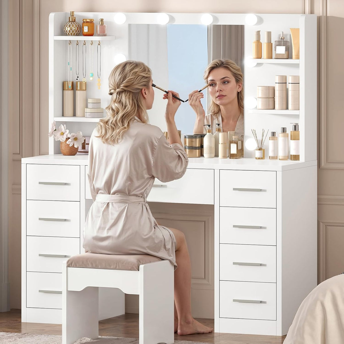 Tocador grande TEENFON con iluminación LED y enchufes, tocador con espejo, 4 estantes abiertos y 5 ganchos para joyas para el dormitorio, blanco, tocador con 9 cajones