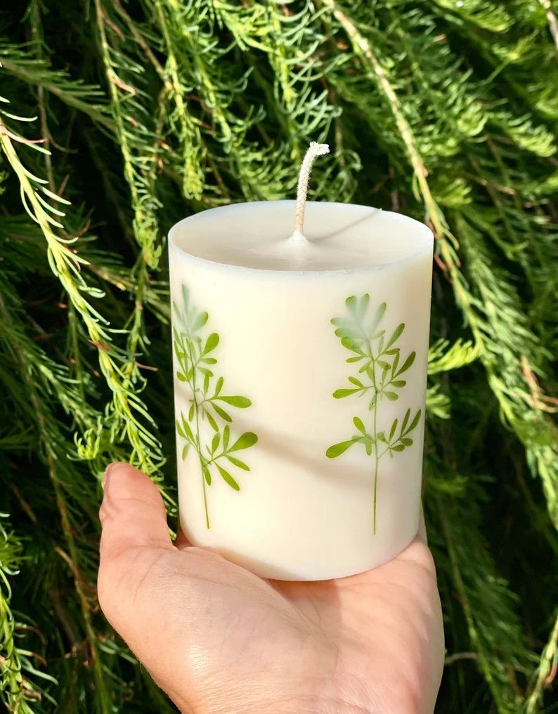 Vela de cera de soja con diseño de ruda lituana, 9 cm x 7,5 cm, aromática, vertida a mano