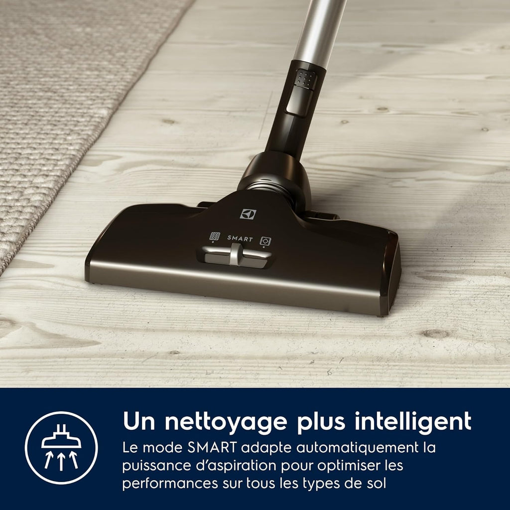 Electrolux Pure D8, Aspiradora de trineo con bolsa, ultra silenciosa, 57 dB, potencia automática inteligente, mango ergonómico, ligera, 55 % de materiales reciclados, PD82-4MB, azul cielo
