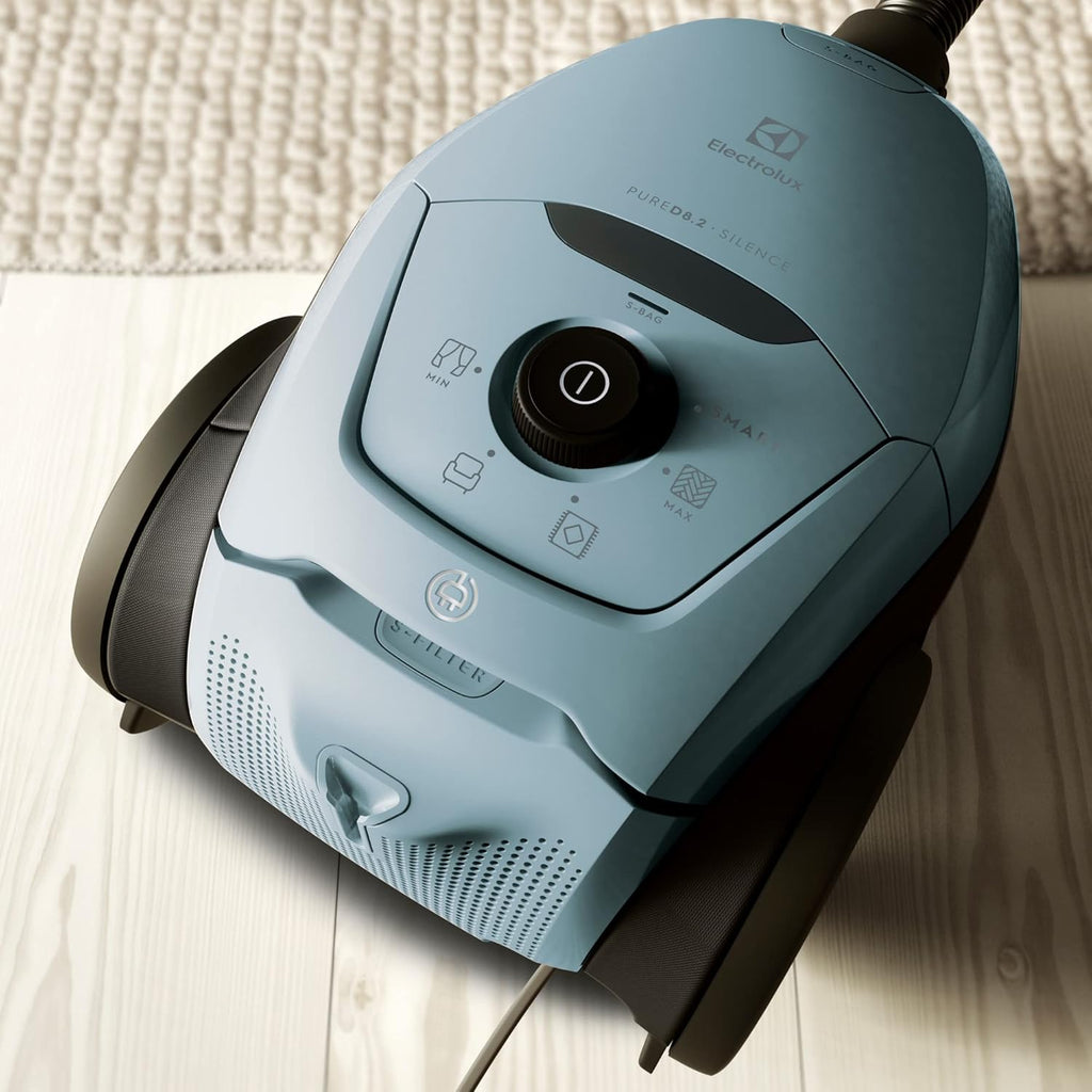 Electrolux Pure D8, Aspiradora de trineo con bolsa, ultra silenciosa, 57 dB, potencia automática inteligente, mango ergonómico, ligera, 55 % de materiales reciclados, PD82-4MB, azul cielo