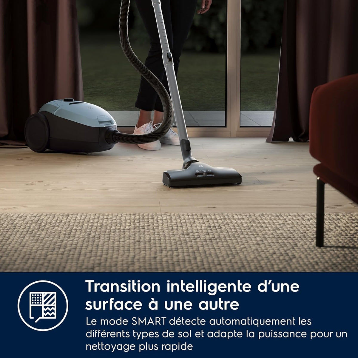 Electrolux Pure D8, Aspiradora de trineo con bolsa, ultra silenciosa, 57 dB, potencia automática inteligente, mango ergonómico, ligera, 55 % de materiales reciclados, PD82-4MB, azul cielo