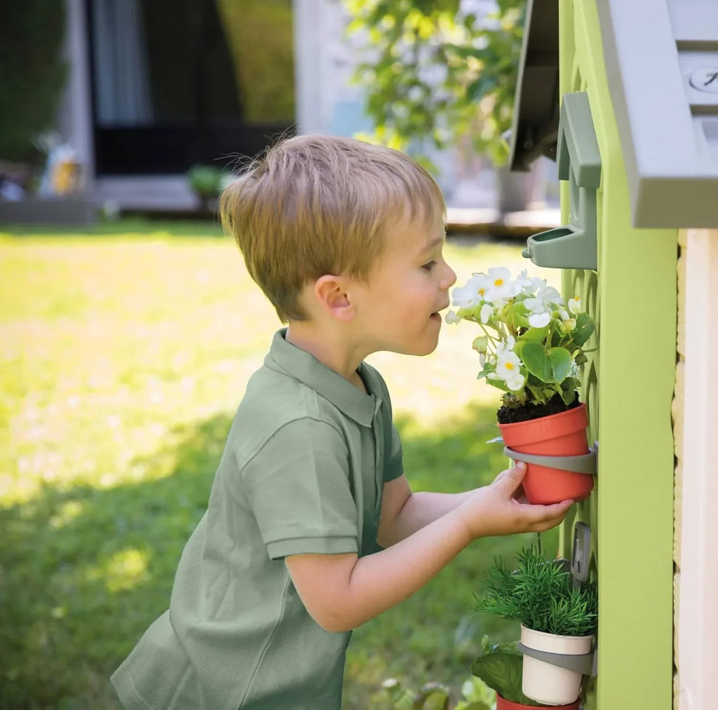 Smoby Life Garden House - Casa de Jardín Infantil - Incluye Jardinera, Comedero para Pájaros, Herramientas y Accesorios - Protección UV - Material Reciclado - más de 2 años (7600810408)