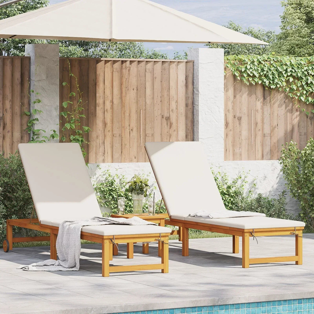 2025 Tumbonas 2 uds con Mesa y Cojines de Madera Maciza de Acacia, Tumbona con Cojines Crema de Madera Maciza de Acacia, Mesa Auxiliar de Jardín 35x35x34 cm de Madera Maciza de Acacia V8526