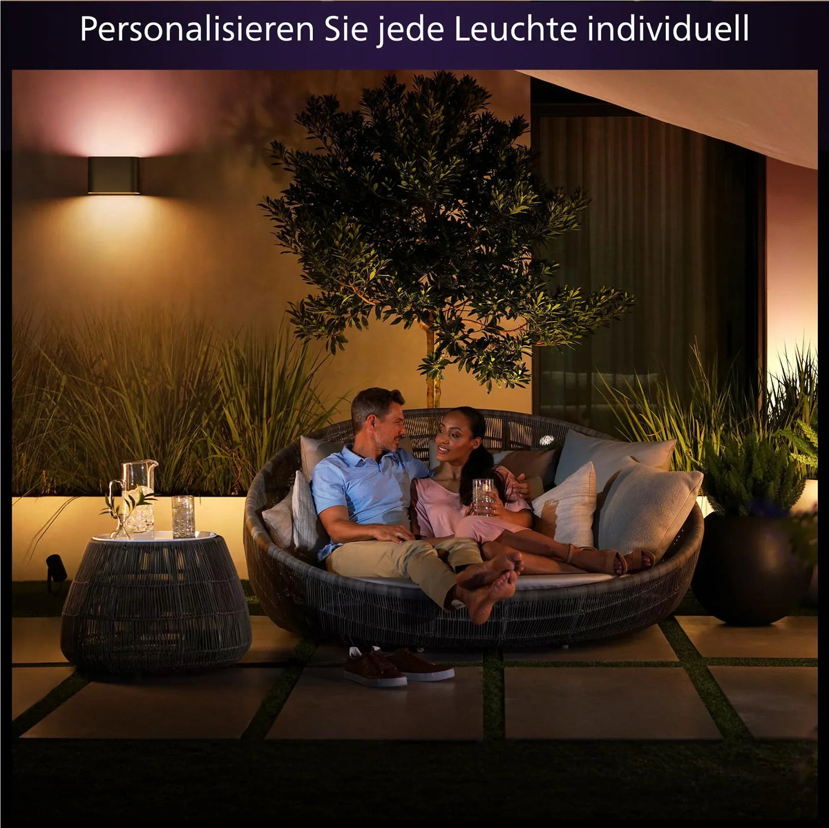 Aplique LED Dymera 10 W 1500 lm IP44 negro con cambio de color y control por voz para interiores y exteriores