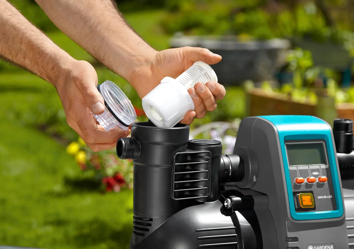 Bomba automática de agua para casa Gardena Comfort 5000/5E LCD, ahorro de energía, 5000 l/h, motor de 1300 W, protección térmica, protección contra funcionamiento en seco