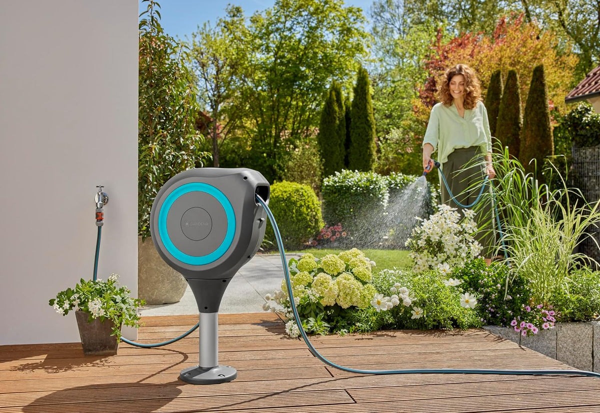 Gardena Terrassen-Schlauchbox RollUp M: Caja resistente a la intemperie con tecnología RollUp y manguera de 20 m, riego de jardines medianos con terraza, enrollado automático, turquesa (18615-20)