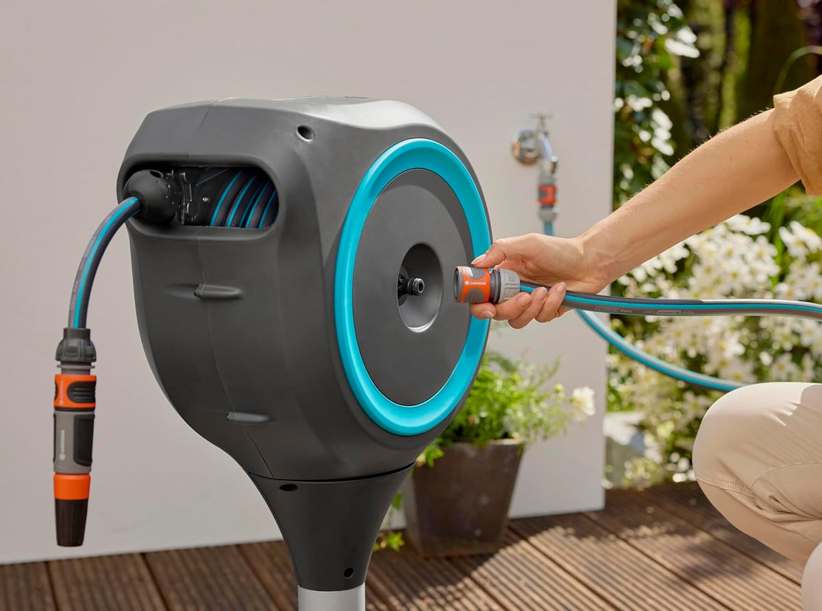 Gardena Terrassen-Schlauchbox RollUp M: Caja resistente a la intemperie con tecnología RollUp y manguera de 20 m, riego de jardines medianos con terraza, enrollado automático, turquesa (18615-20)
