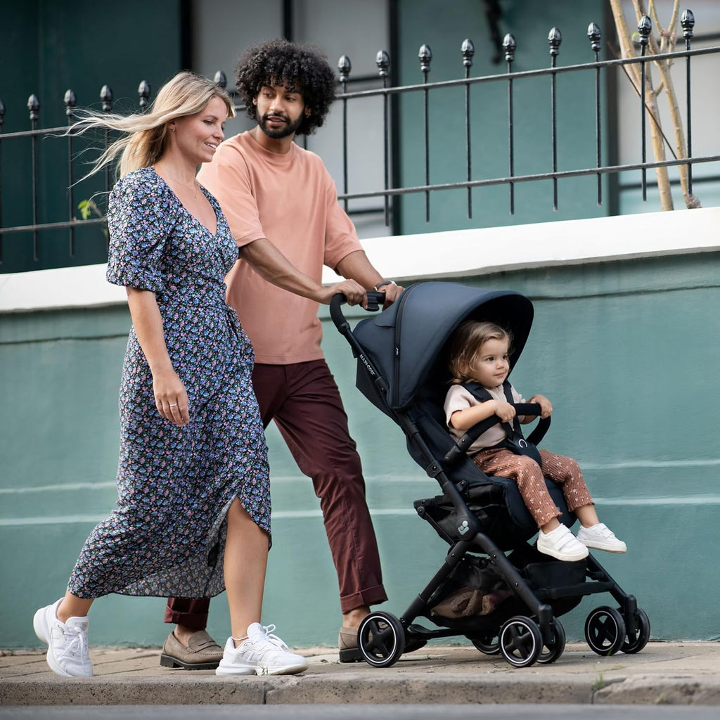 Maxi-Cosi Lara2, Silla de Paseo Ligera, 0-4 años, 0-22 kg, Silla de Paseo Compacta para Bebé, 3 Posiciones de Reclinado, Reclinación Total, Plegado Automático, Correa de Hombro, Essential Black