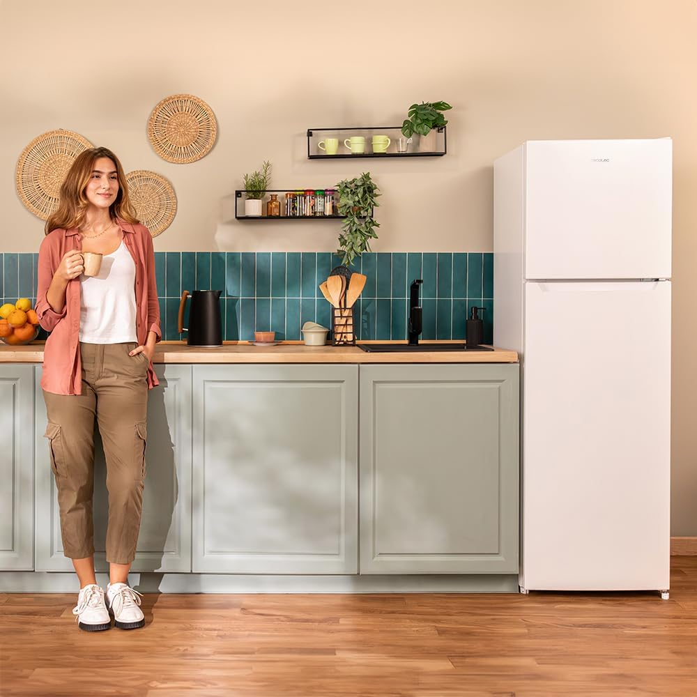 Frigorífico de dos puertas Cecotec Bolero CoolMarket 2D 261 White E. 261 L, clase E, descongelación manual, congelación ultrarrápida, puerta reversible, luz LED interior. 54x59,2x142,8 cm.