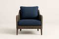 Sillón de ratán sintético marrón con cojines de poliéster azul