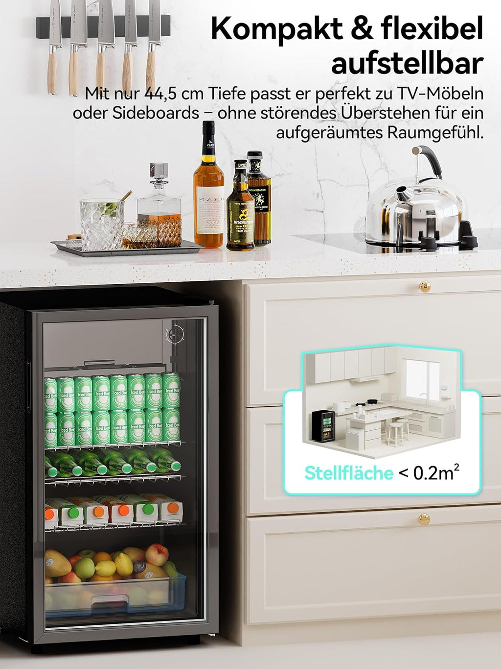 Nevera para bebidas Devoko de 93 L con capacidad para hasta 130 latas, con puerta de cristal e iluminación interior LED. Incluye estantes de altura regulable para refrescos, cerveza y vino. Ideal para el hogar y la oficina en color negro.