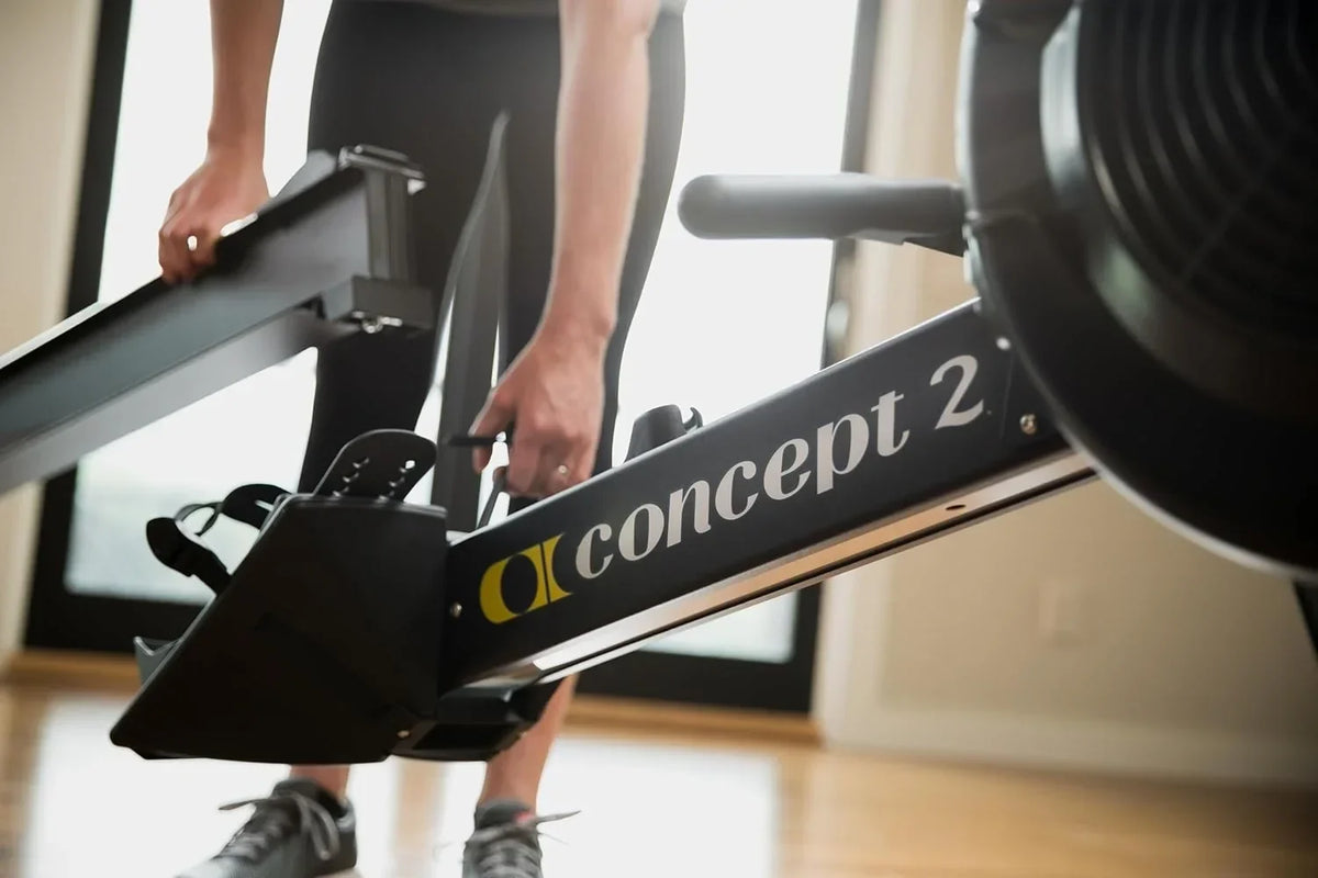 Máquina de remo RowErg Modelo D con resistencia por aire, monitor PM5, patas estándar, equipo de entrenamiento de cuerpo completo, hasta 227 kg
