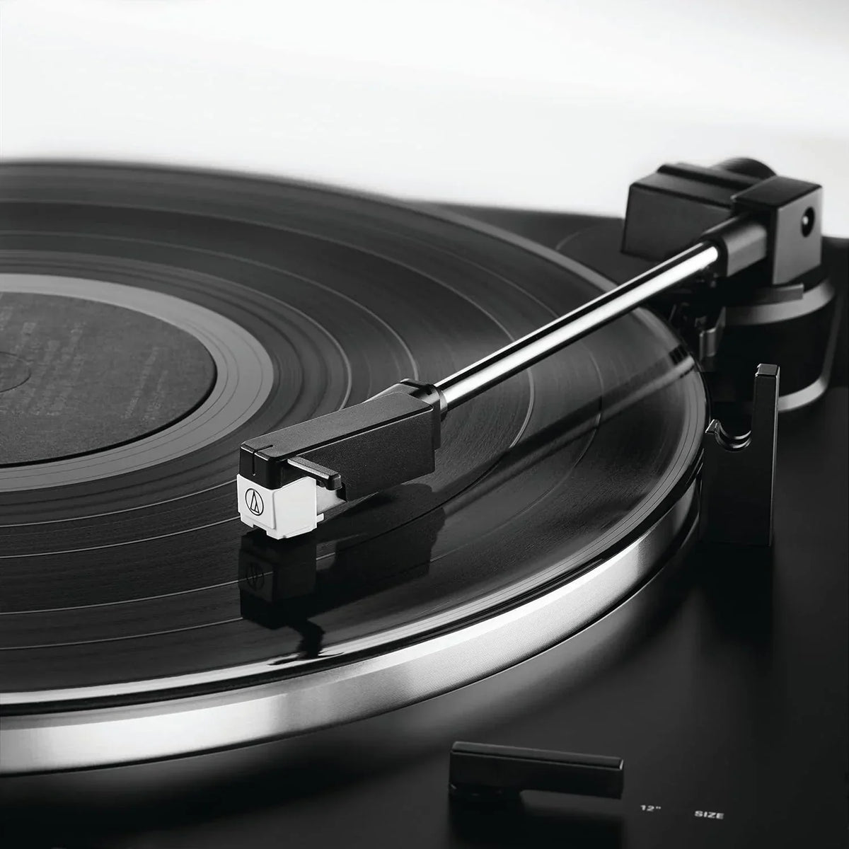 Tocadiscos estéreo analógico totalmente automático de transmisión por correa AT-LP60X, 33 1/3 y 45 RPM, negro