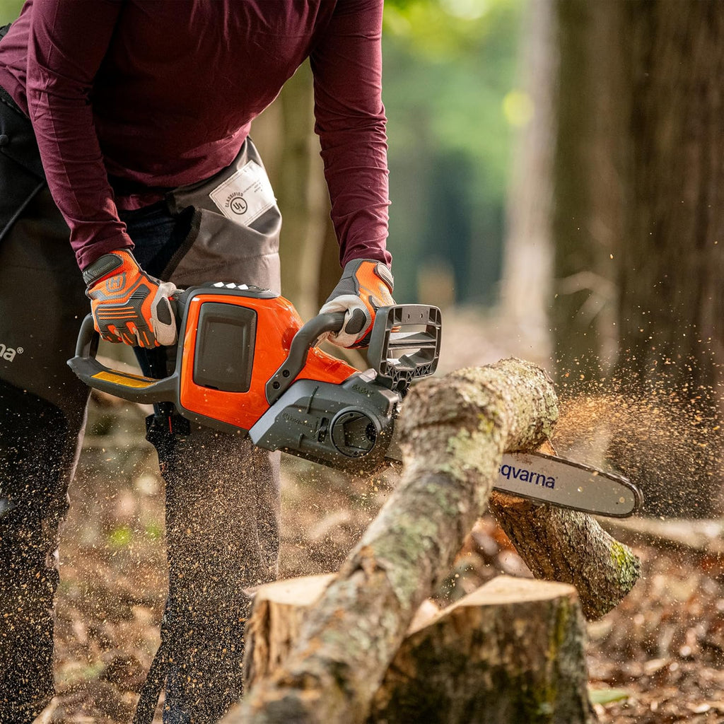 Motosierra de batería Husqvarna 225i: ligera, inalámbrica, silenciosa, espada de 14″, velocidad de cadena de 20 m/s, ideal para poda y mantenimiento de jardines (batería y cargador incluidos)