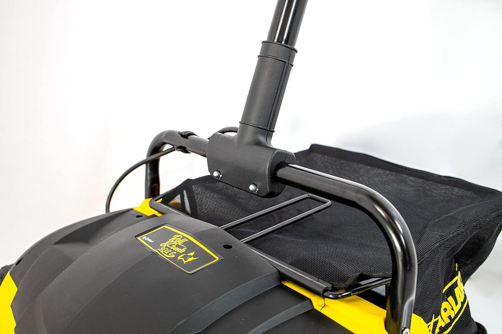 Garland Roll&Comb 502E-V19 - Peinadora/Barredora de césped artificial eléctrica enchufable - 1.600 W de potencia, 15,6 kg de peso, ancho de trabajo de 40 cm con altura regulable. Saco de recogida de 40 l. Apto para superficies de hasta 350 m2.