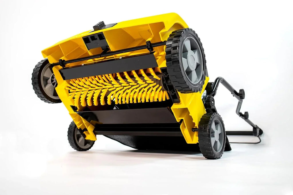 Garland Roll&Comb 502E-V19 - Peinadora/Barredora de césped artificial eléctrica enchufable - 1.600 W de potencia, 15,6 kg de peso, ancho de trabajo de 40 cm con altura regulable. Saco de recogida de 40 l. Apto para superficies de hasta 350 m2.