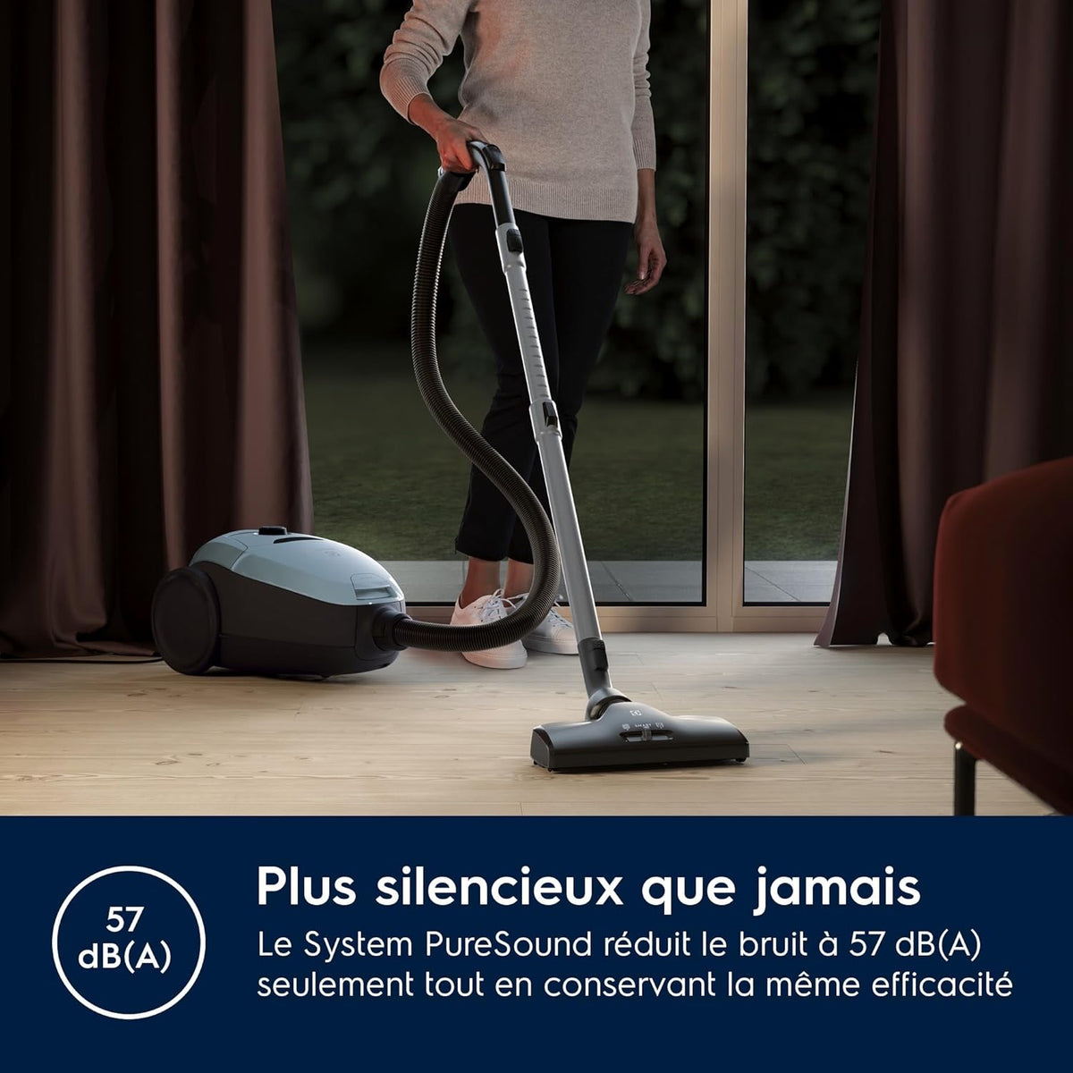 Electrolux Pure D8, Aspiradora de trineo con bolsa, ultra silenciosa, 57 dB, potencia automática inteligente, mango ergonómico, ligera, 55 % de materiales reciclados, PD82-4MB, azul cielo