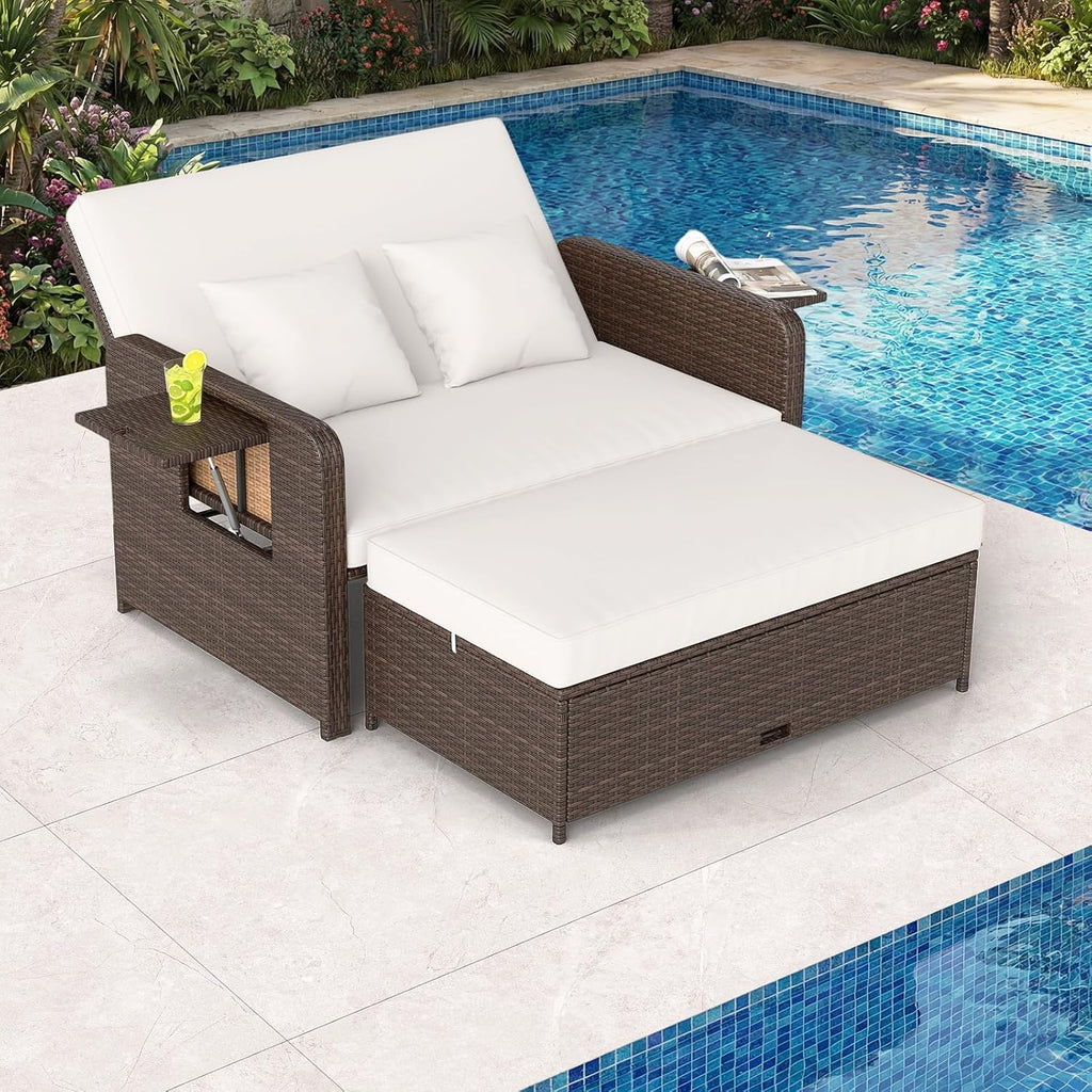COSTWAY Tumbona de poliratán 3 en 1, tumbona de jardín con respaldo ajustable y bandejas laterales, cama lounge, tumbona doble con cojines, sofá de jardín con función de reclinado, taburete y espacio de almacenamiento (Beige)