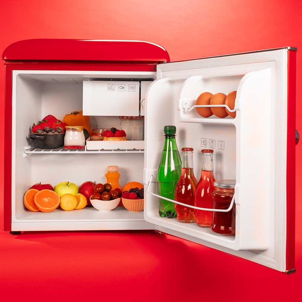 Cecotec Mini Frigo Bolero CoolMarket TT Origin 45 Rouge. Frigorífico de mesa retro de 45 l, 55 cm de alto, 44,7 cm de ancho, clase energética E, cubitera y tirador cromado, rojo