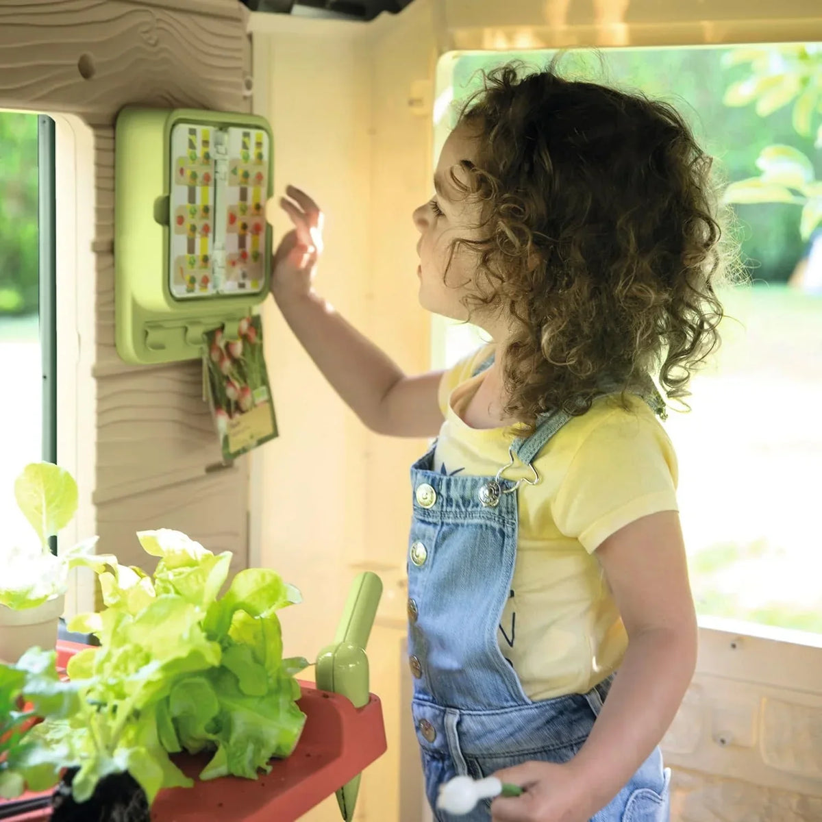 Smoby Life Garden House - Casa de Jardín Infantil - Incluye Jardinera, Comedero para Pájaros, Herramientas y Accesorios - Protección UV - Material Reciclado - más de 2 años (7600810408)