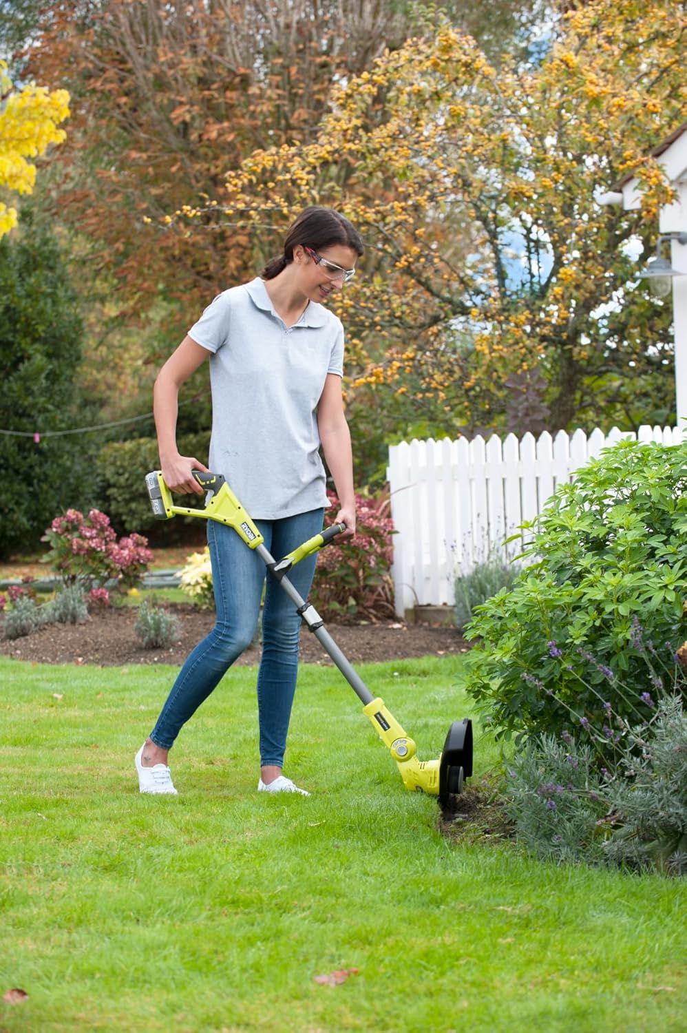 RYOBI - Cortabordes Inalámbrico 18V ONE+ RLT183250F – Ancho Ø25-30cm, Batería 2.5Ah + Cargador, Autonomía 50min, Sistema EasyEdge™, Ligero y Preciso, Ideal para Bordes, Macizos y Taludes