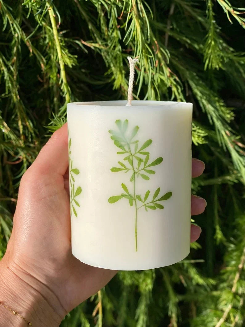 Vela de cera de soja con diseño de ruda lituana, 9 cm x 7,5 cm, aromática, vertida a mano